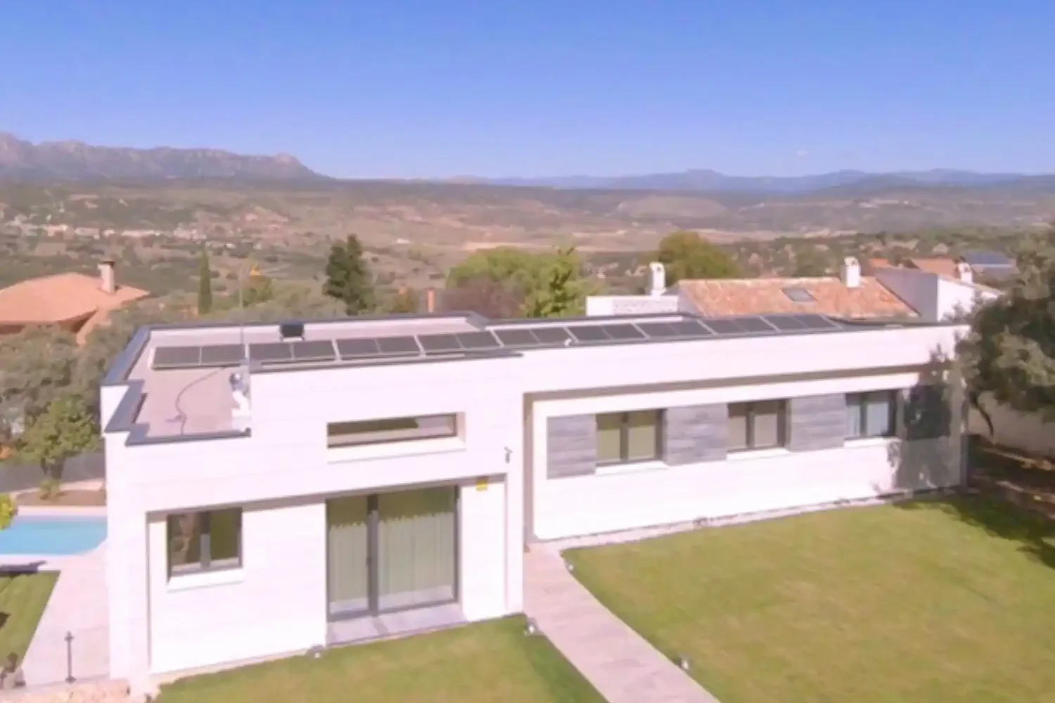 grabación de chalets de lujo con drones en Madrid