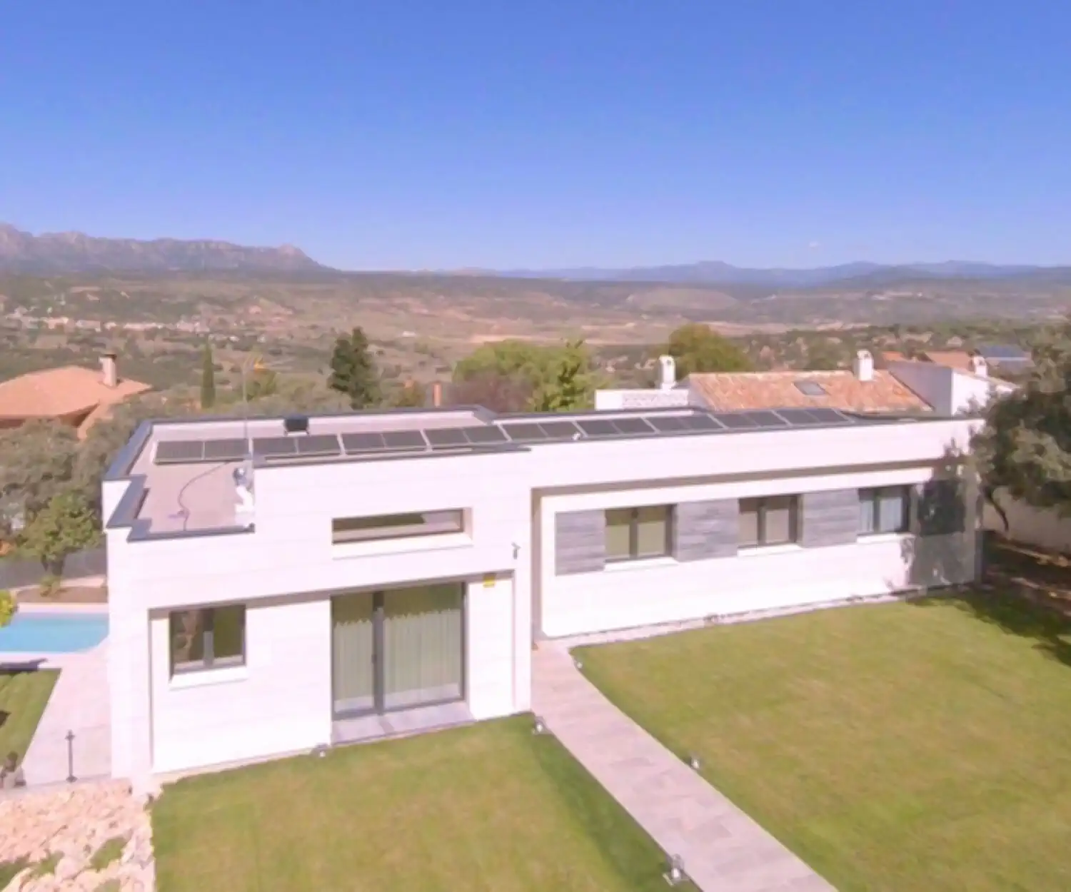 grabación de chalets de lujo con drones en Madrid